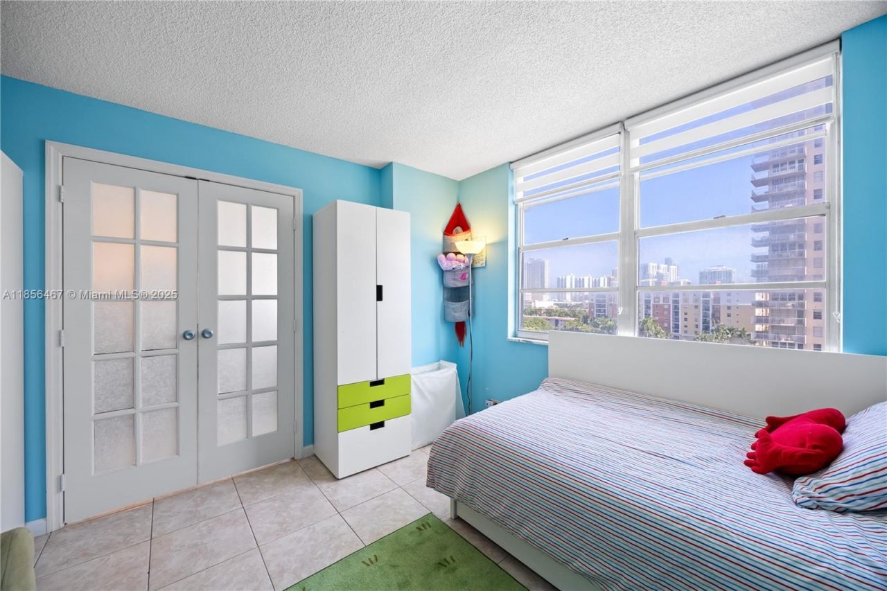 251 174th St, Unit 812, Sunny Isles Beach, FL 33160 Photo