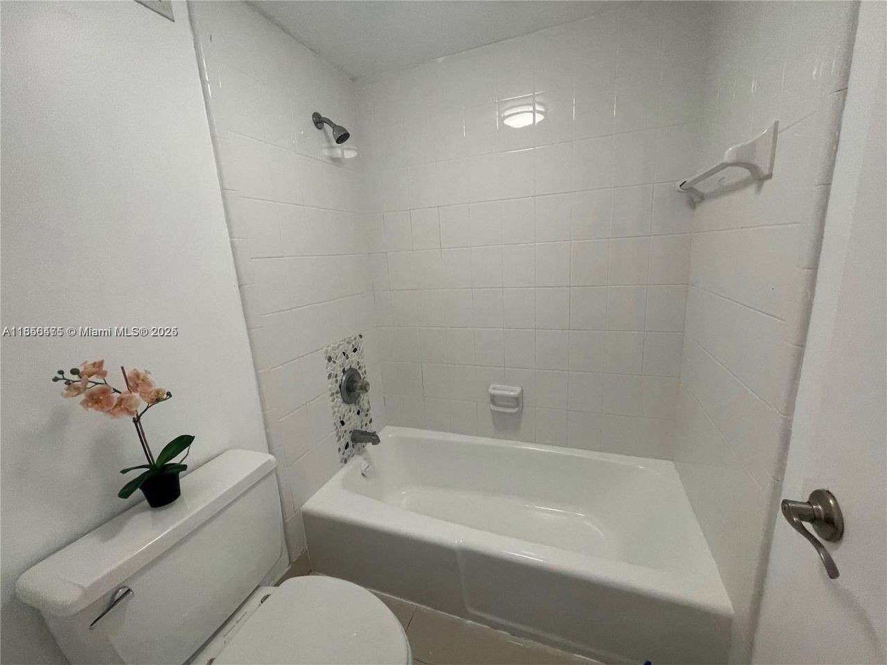 2899 Collins Ave, Unit 1420, Miami Beach, FL 33140 Photo