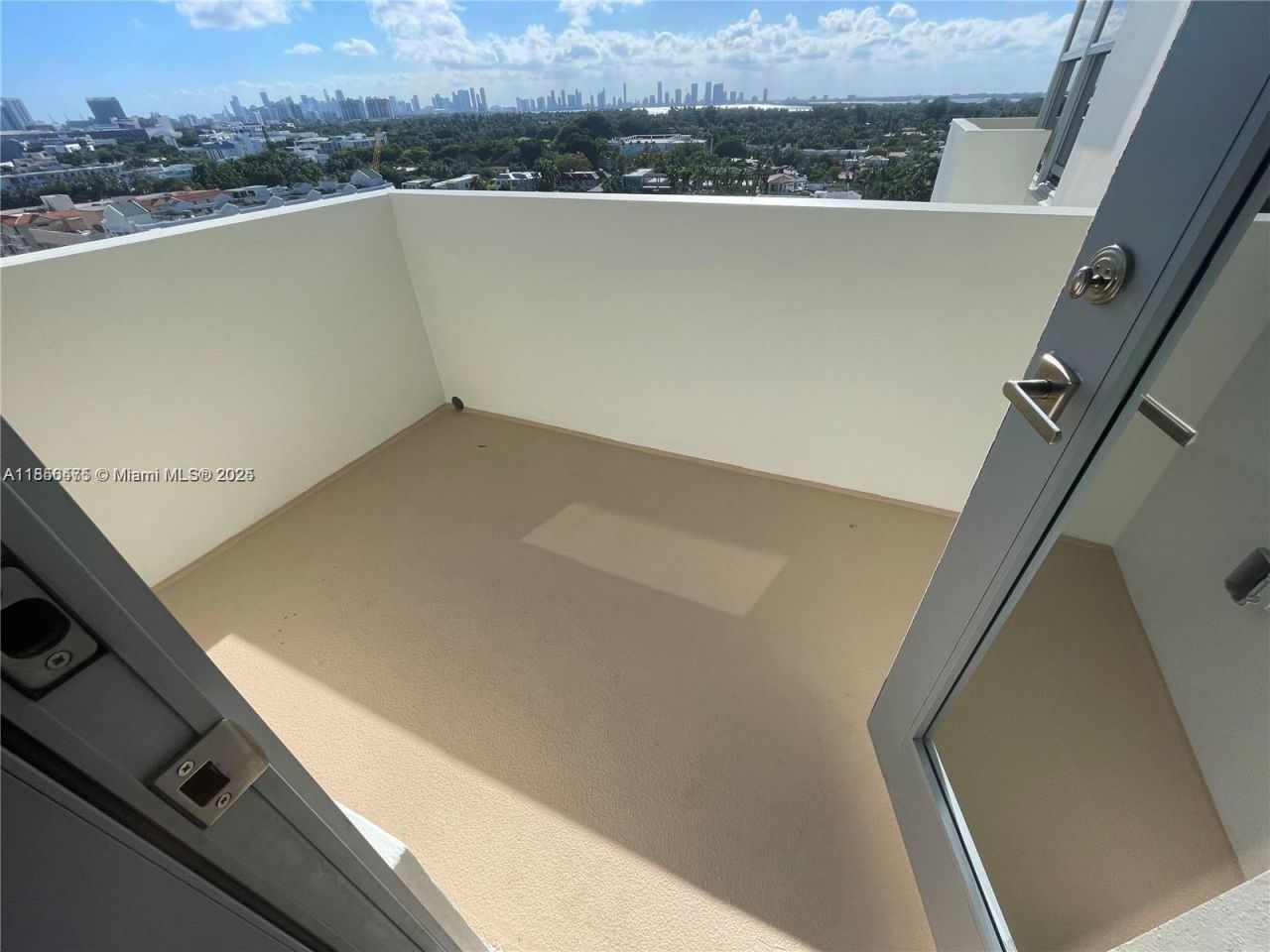 2899 Collins Ave, Unit 1420, Miami Beach, FL 33140 Photo