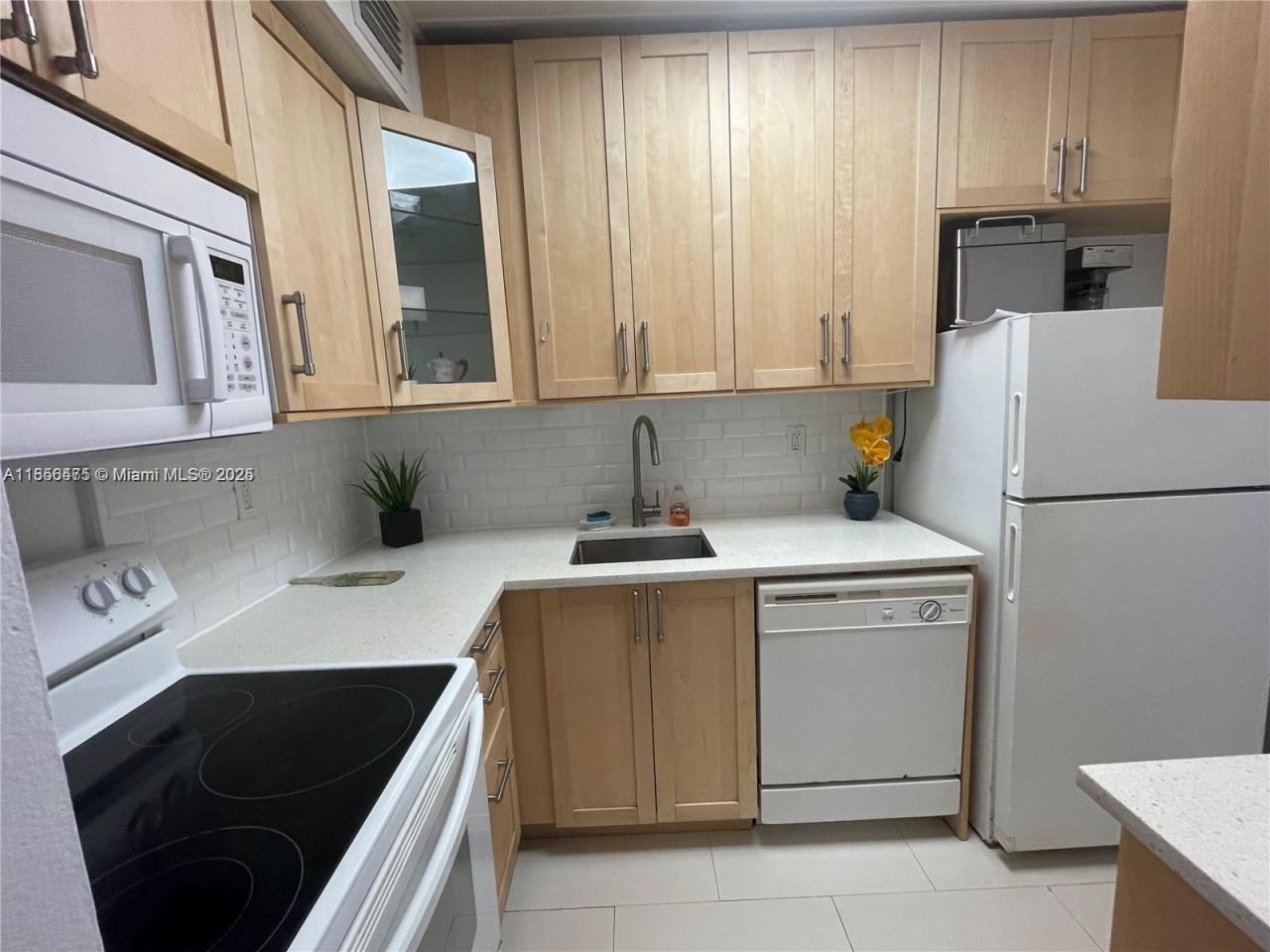 2899 Collins Ave, Unit 1420, Miami Beach, FL 33140 Photo