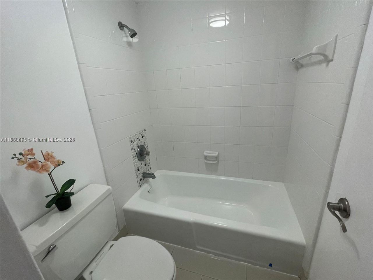 2899 Collins Ave, Unit 1420, Miami Beach, FL 33140 Photo