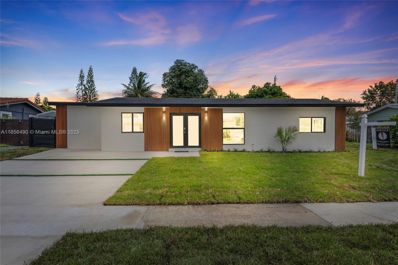 949 SE 5th St, Deerfield Beach, FL 33441 Main Photo