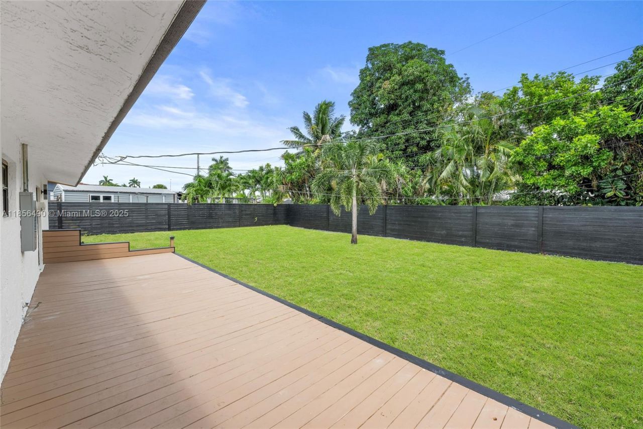 949 SE 5th St, Deerfield Beach, FL 33441 Photo