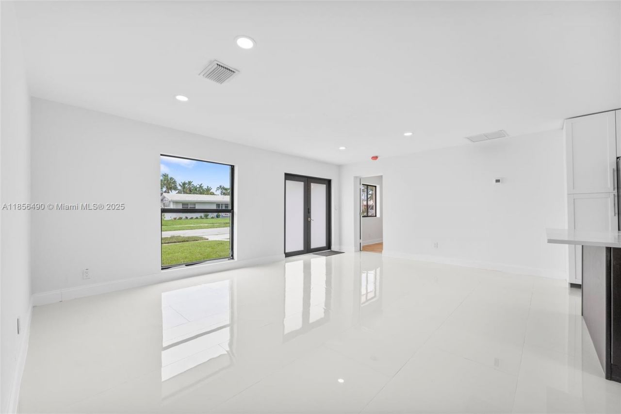 949 SE 5th St, Deerfield Beach, FL 33441 Photo