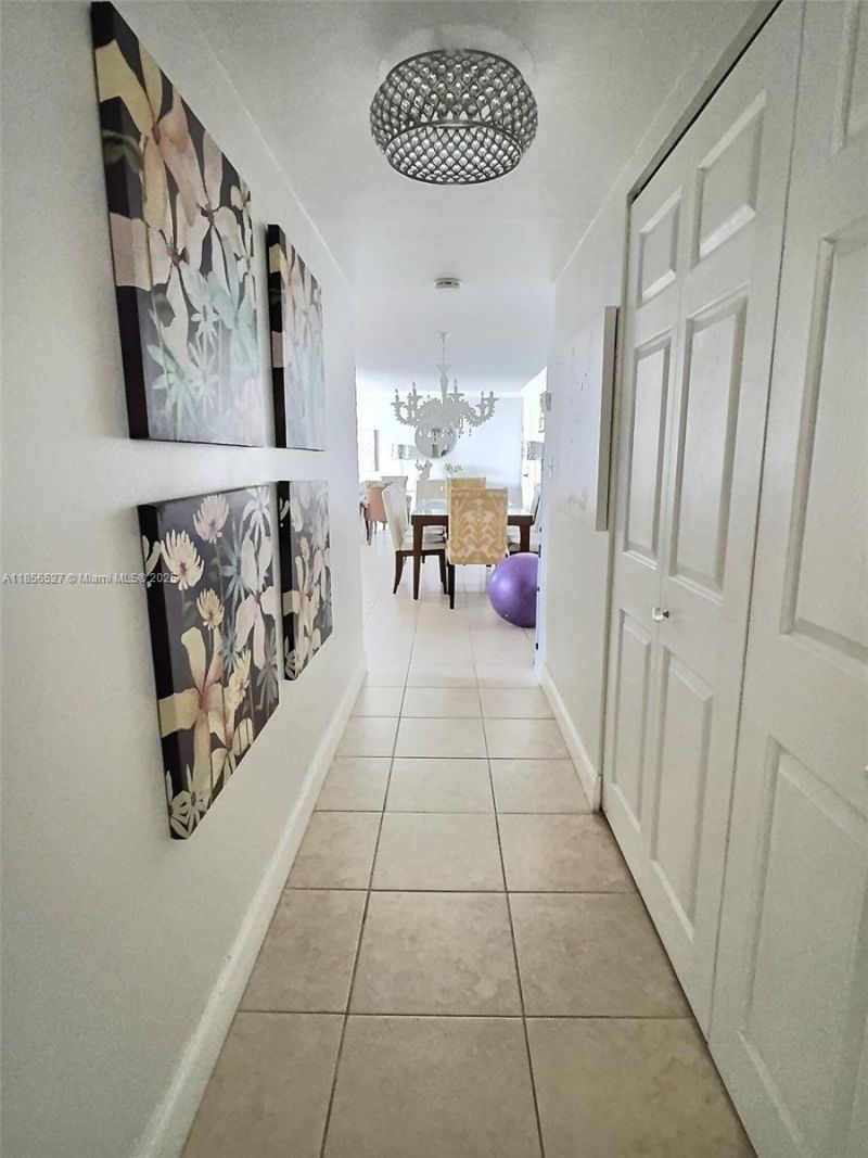 137 Golden Isles Dr, Unit 1109, Hallandale Beach, FL 33009 Photo