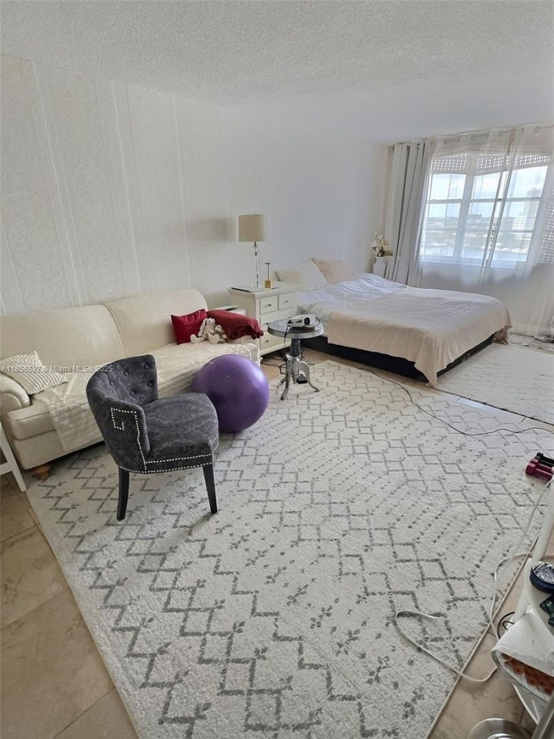 137 Golden Isles Dr, Unit 1109, Hallandale Beach, FL 33009 Photo