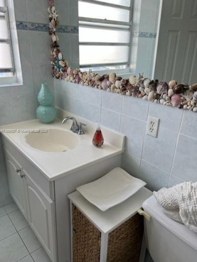 137 Golden Isles Dr, Unit 1109, Hallandale Beach, FL 33009 Photo