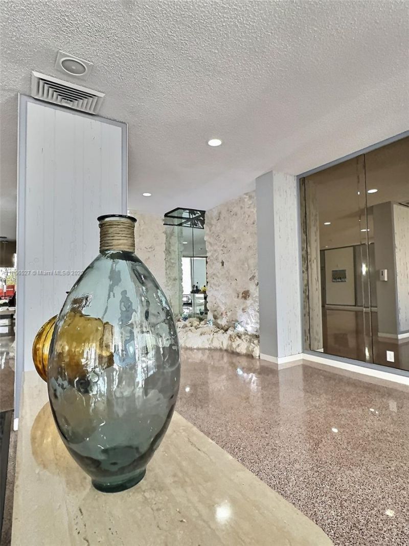 137 Golden Isles Dr, Unit 1109, Hallandale Beach, FL 33009 Photo