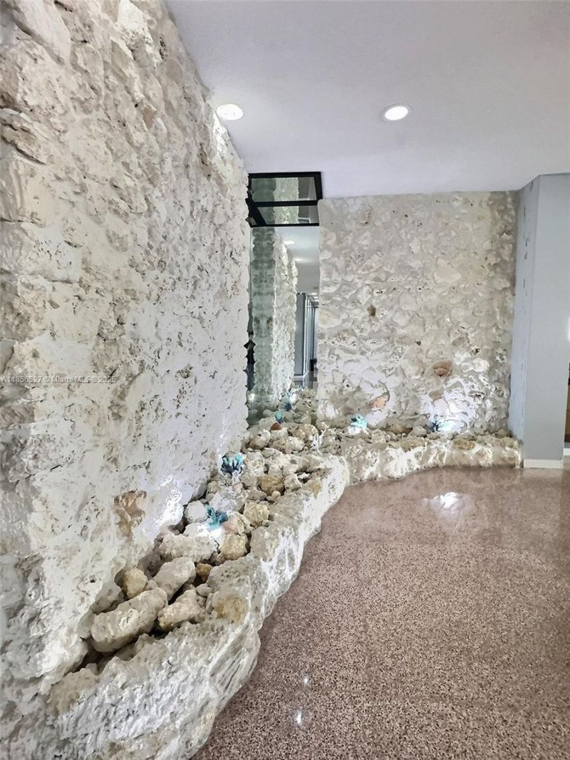 137 Golden Isles Dr, Unit 1109, Hallandale Beach, FL 33009 Photo