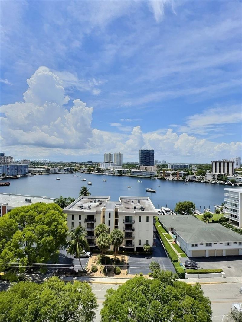 137 Golden Isles Dr, Unit 1109, Hallandale Beach, FL 33009 Photo