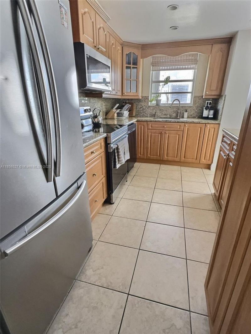 137 Golden Isles Dr, Unit 1109, Hallandale Beach, FL 33009 Photo