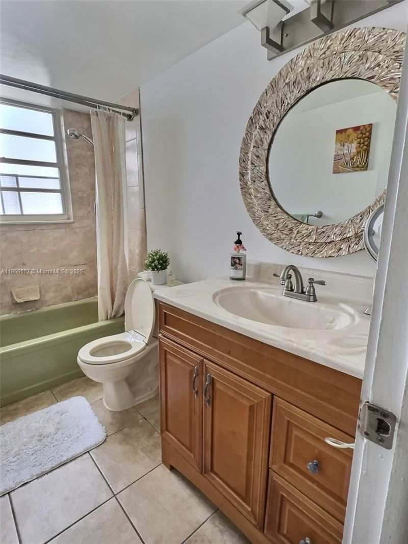 137 Golden Isles Dr, Unit 1109, Hallandale Beach, FL 33009 Photo