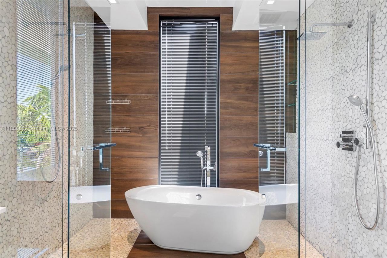 418 Sunset Dr, Hallandale Beach, FL 33009 Photo