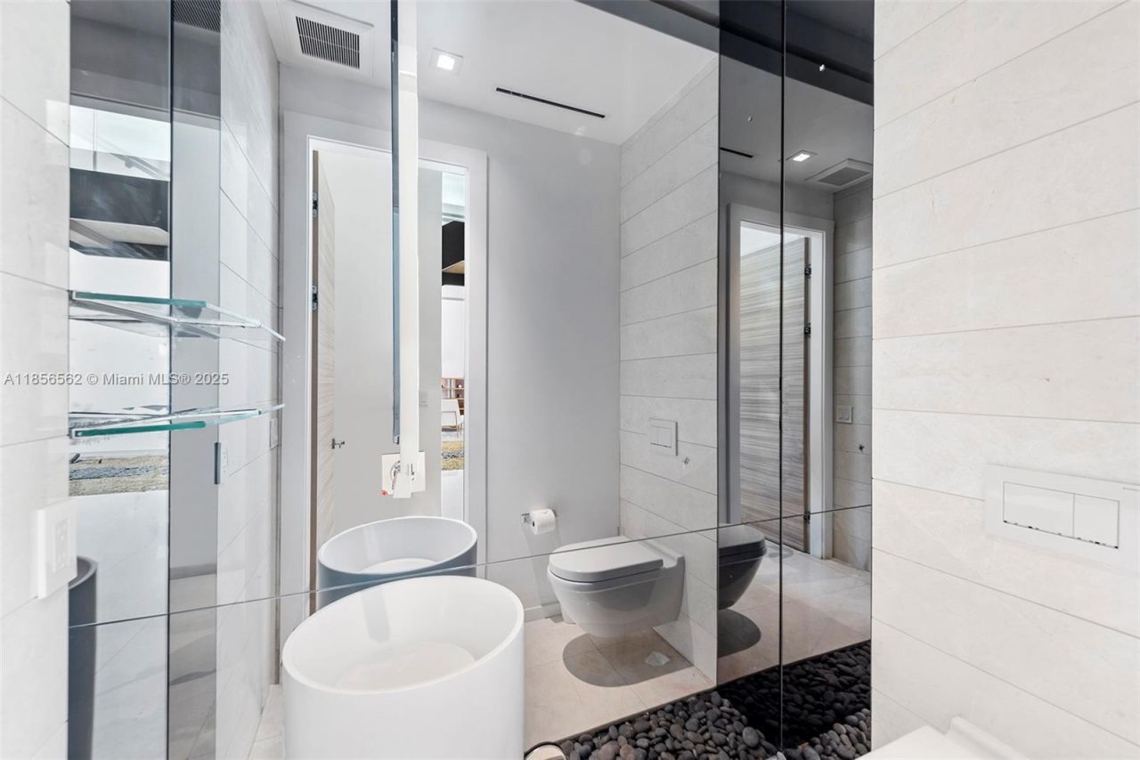 418 Sunset Dr, Hallandale Beach, FL 33009 Photo