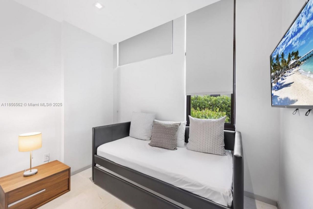 418 Sunset Dr, Hallandale Beach, FL 33009 Photo