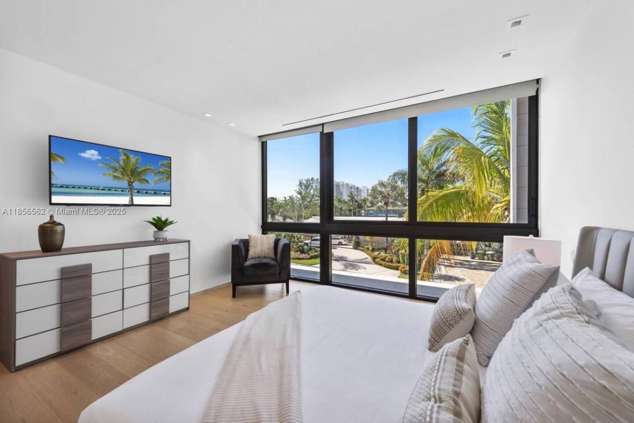 418 Sunset Dr, Hallandale Beach, FL 33009 Photo