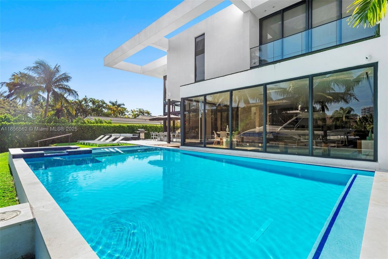 418 Sunset Dr, Hallandale Beach, FL 33009 Photo