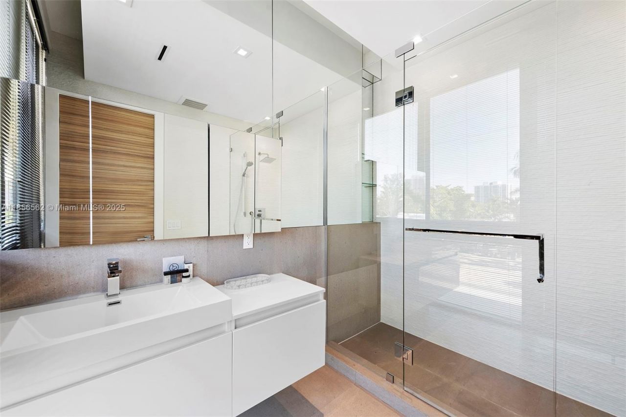 418 Sunset Dr, Hallandale Beach, FL 33009 Photo