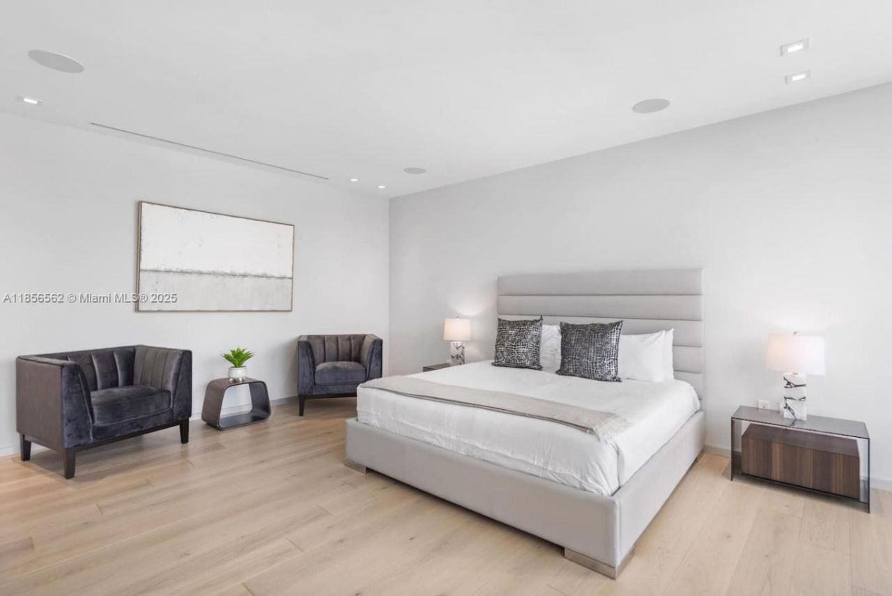 418 Sunset Dr, Hallandale Beach, FL 33009 Photo