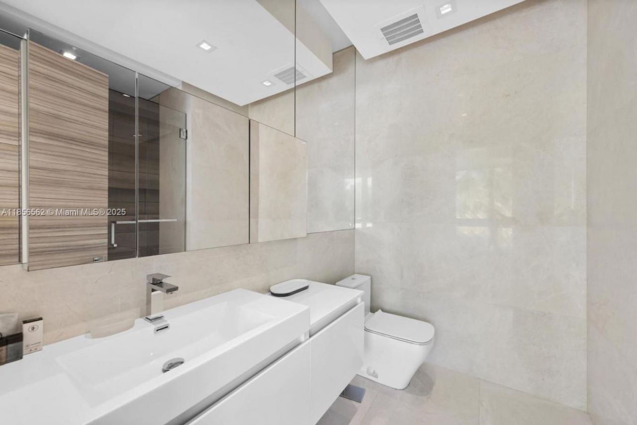 418 Sunset Dr, Hallandale Beach, FL 33009 Photo