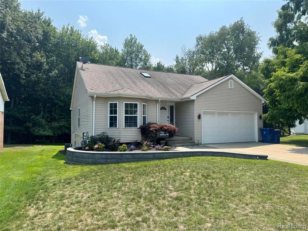 513 River Ridge Drive, Waterford Township, MI 48327 Main Photo