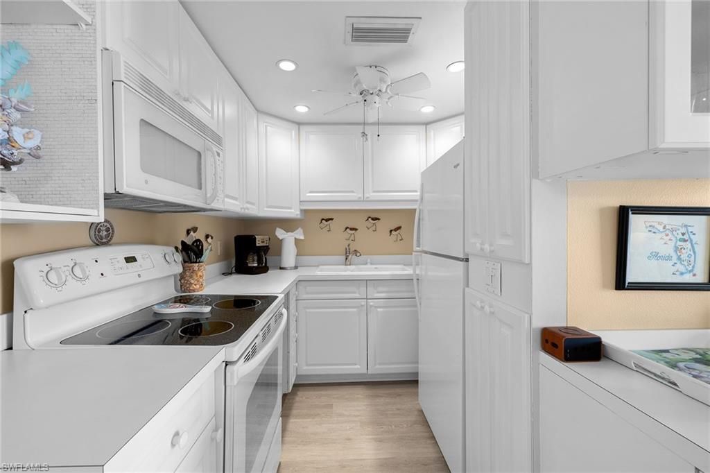140 Seaview Ct, Unit S-902, Marco Island, FL 34145 Photo