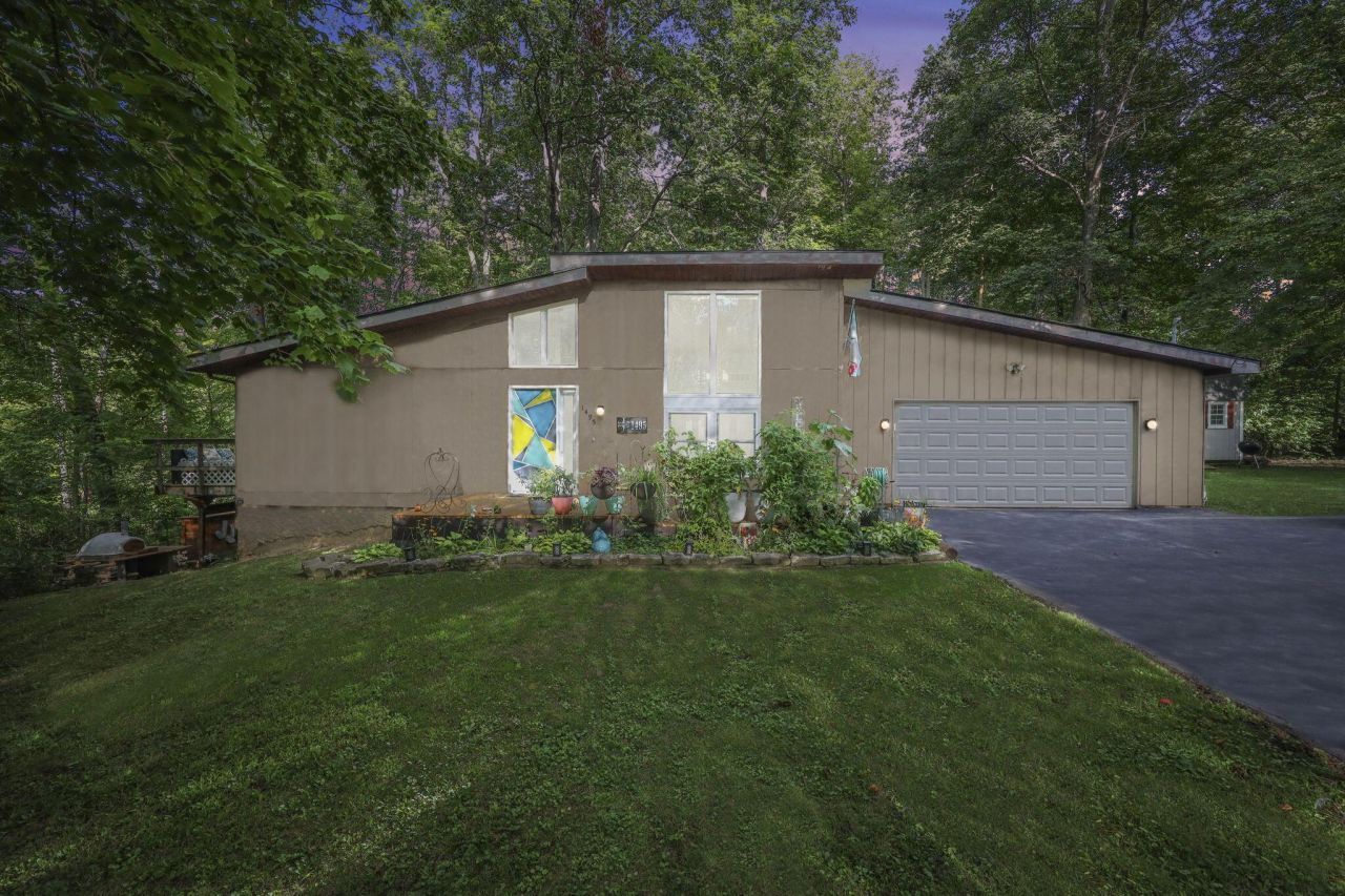 1495 W Choctaw Drive, London, OH 43140 Main Photo