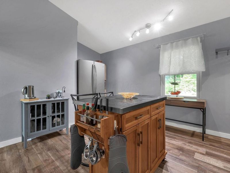 1495 W Choctaw Drive, London, OH 43140 Photo 10