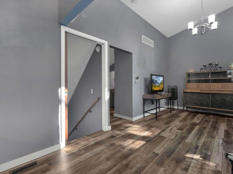 1495 W Choctaw Drive, London, OH 43140 Photo 4