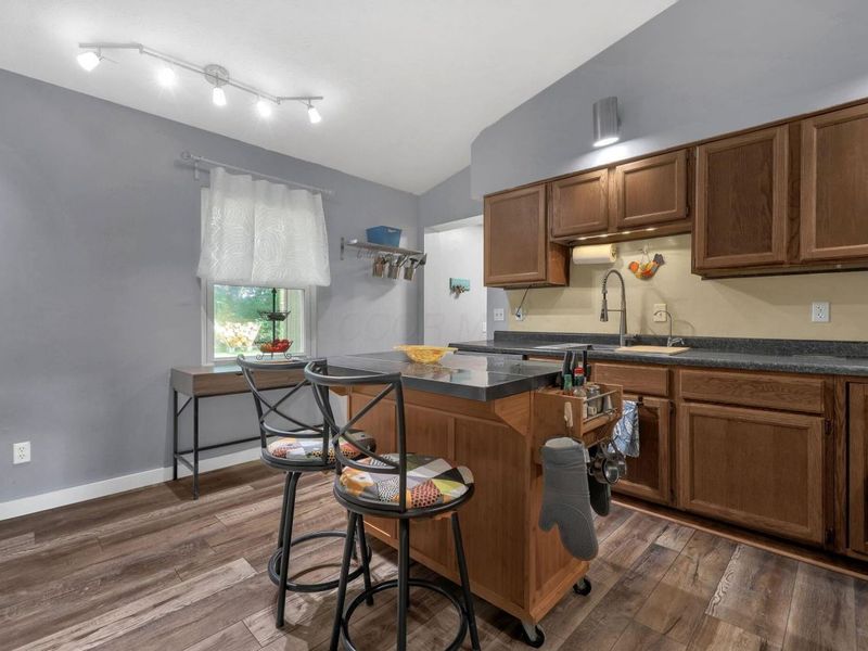 1495 W Choctaw Drive, London, OH 43140 Photo 9