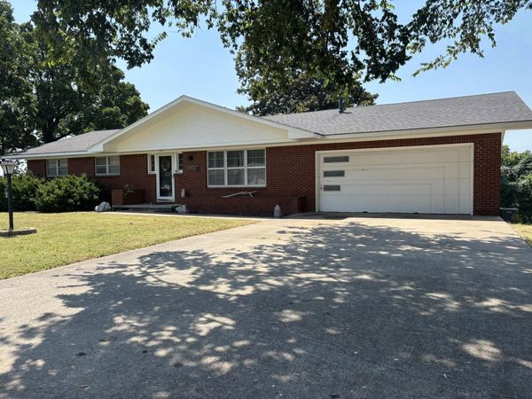 1121 Skyline Drive, Neosho, MO 64850
