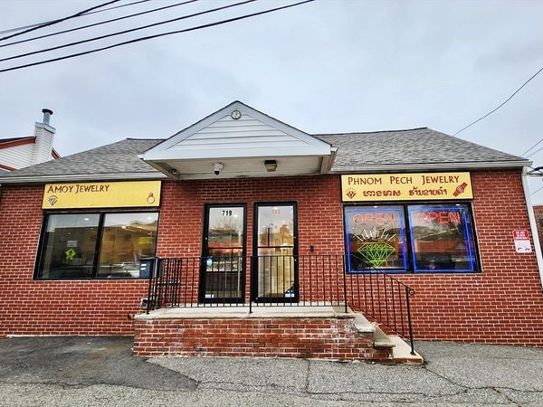 717 Middlesex St, Lowell, MA 01851