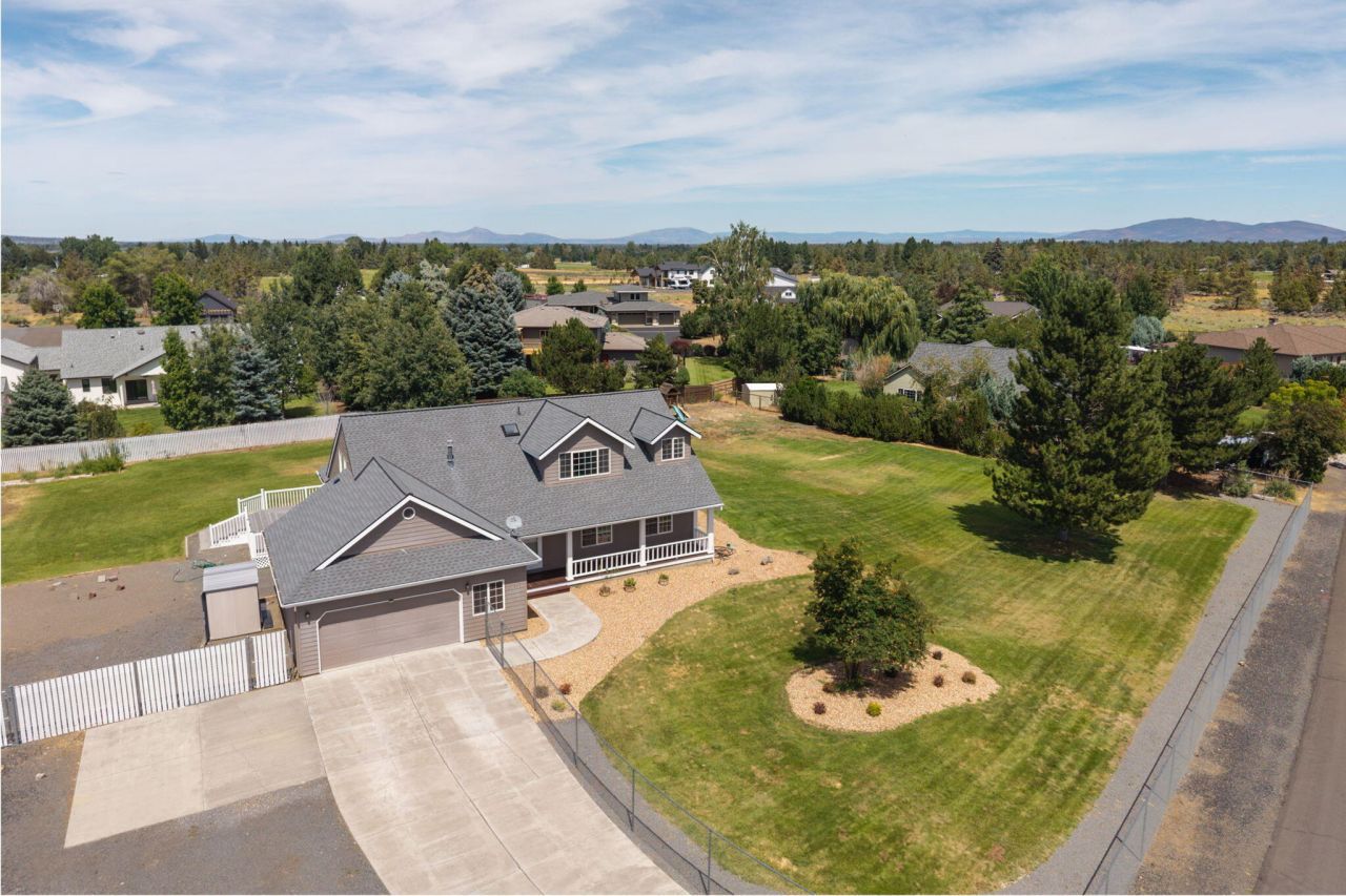 21442 Belknap Drive, Bend, OR 97701 Main Photo