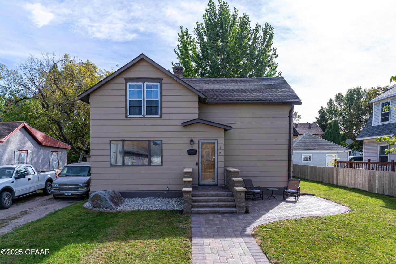 410 N Ash Street, Crookston, MN 56716 Main Photo