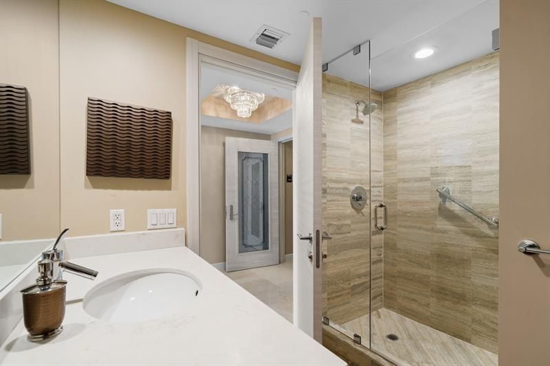 101 S Fort Lauderdale Beach Boulevard, Unit 2402, Fort Lauderdale, FL 33316 Photo