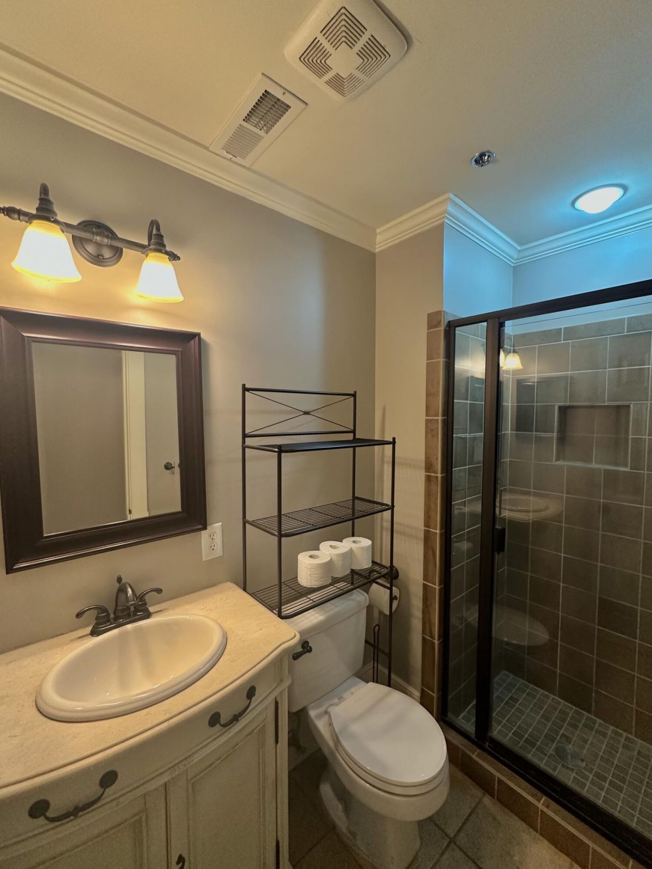 40 Bee Street Photo 12