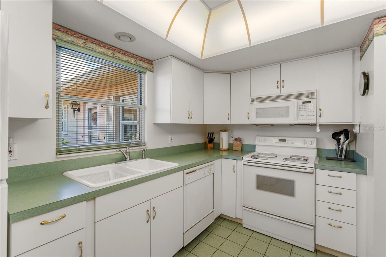 2187 Corinne Court S, Unit C, Saint Petersburg, FL 33712 Photo