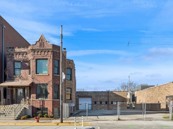 2732 W Belmont Avenue, Chicago, IL 60618