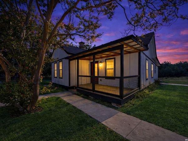 1203 Avenue J, Hondo, TX 78861