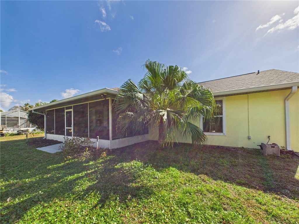 907 Starflower Avenue, Sebastian, FL 32958 Photo