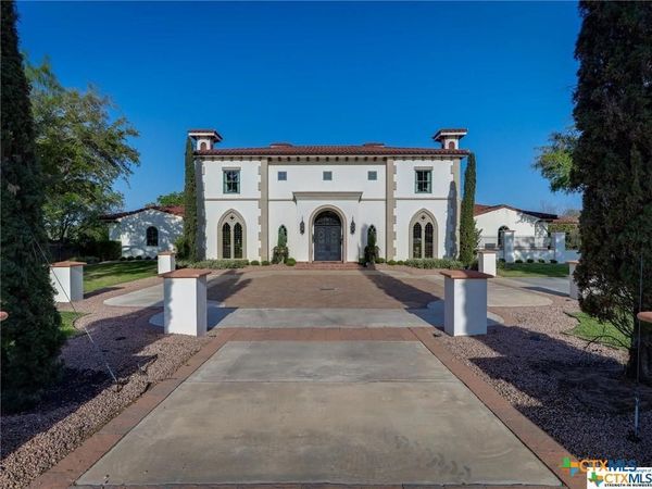 208 Creekridge Dr. , Victoria, TX 77904