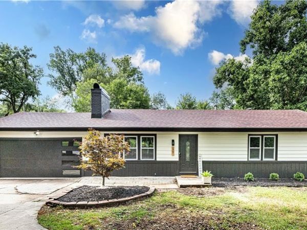 17 Briarcliff Road, Kansas City, MO 64116