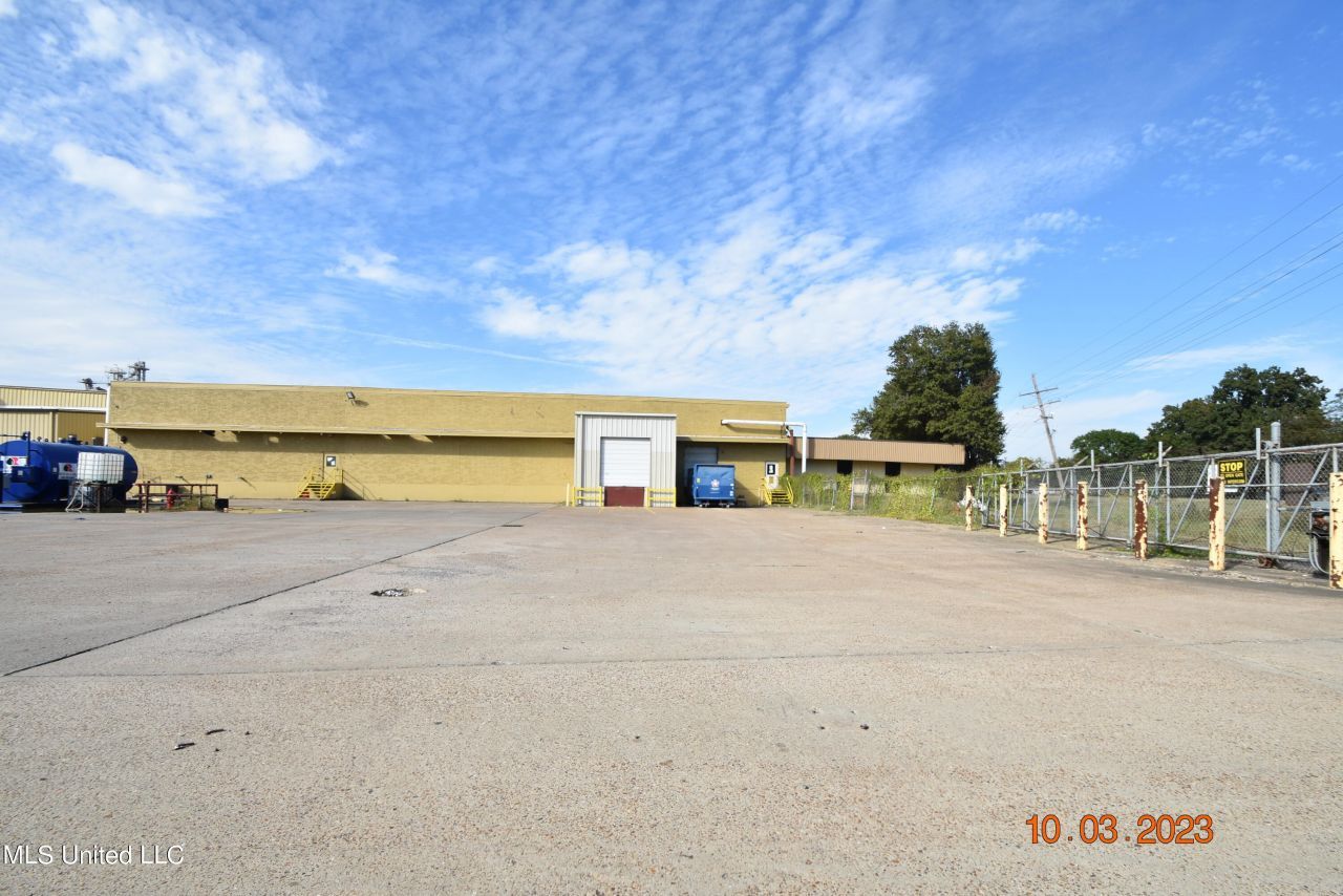 956 N Broadway Street, Greenville, MS 38701 Main Photo