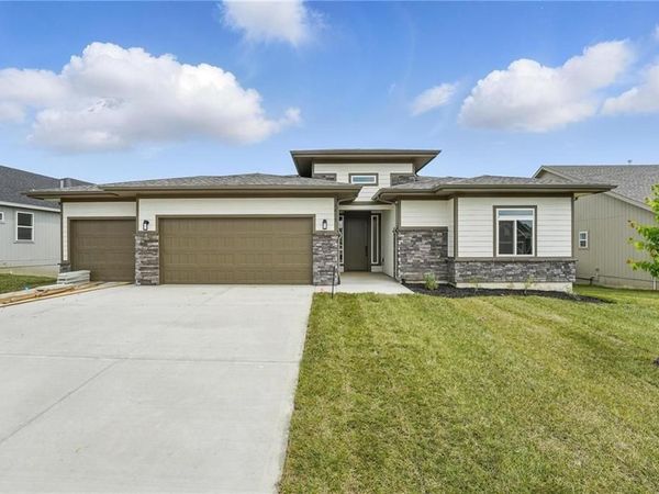 1833 Woodward Circle, Raymore, MO 64083