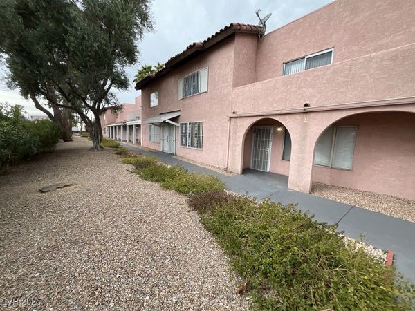 2206 E Desert Inn Road, Las Vegas, NV 89169