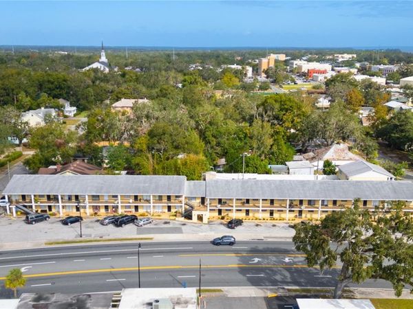 706 W DIXIE AVENUE, LEESBURG, FL 34748