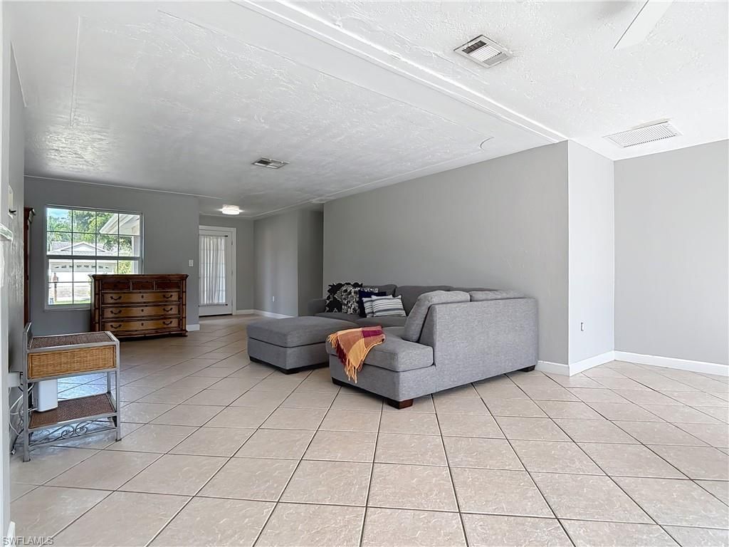 5351 Chippendale Cir E, Fort Myers, FL 33919 Photo
