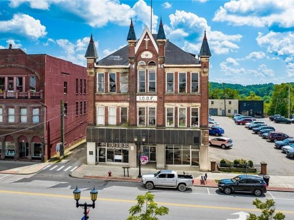 622 Wheeling Avenue, Cambridge, OH 43725