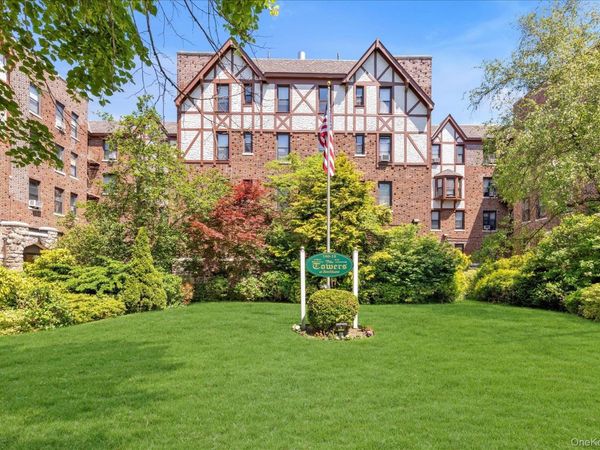 160-15 Powells Cove Boulevard, Unit C202, Beechhurst, NY 11357