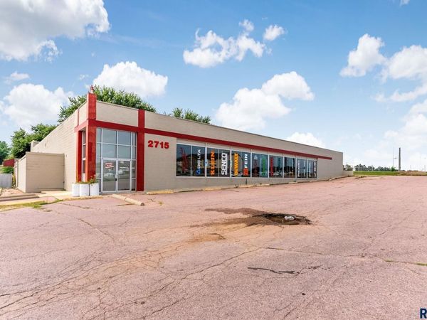 2715 E 10th St, Sioux Falls, SD 57103